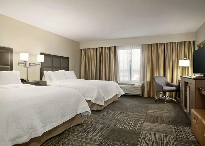 Hotel Hampton & Minooka
