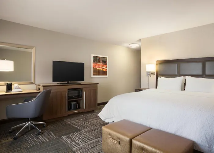 Hampton & Minooka Hotel 3*