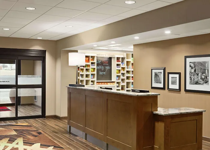 Hampton & Minooka Hotel 3*