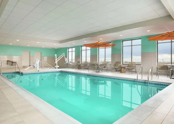 Hampton & Minooka Hotel