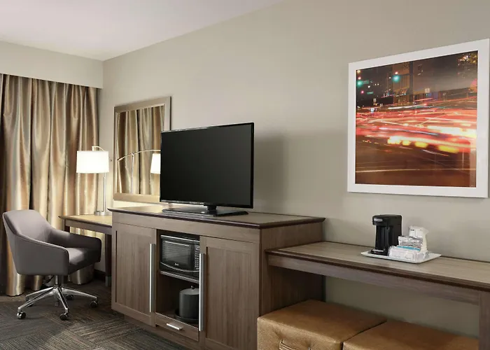 Hotel Hampton & Minooka
