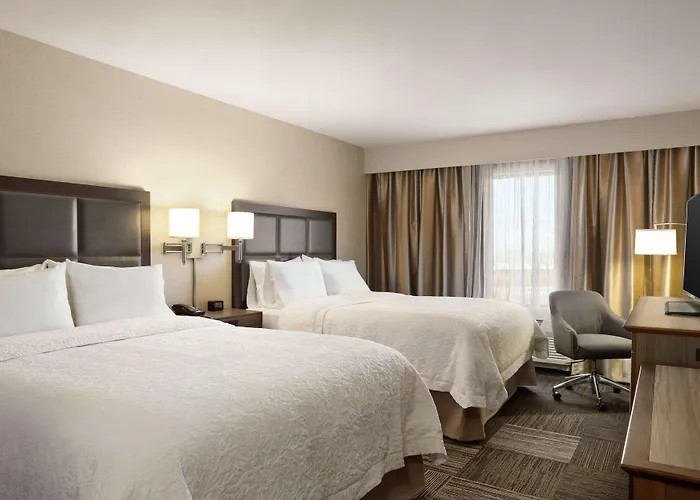 Hampton & Minooka Hotel