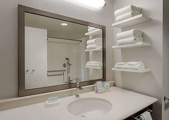 Hotel Hampton & Minooka