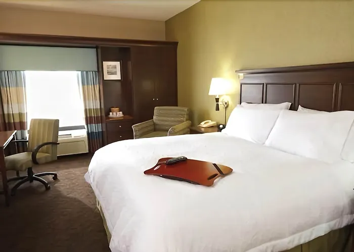 Hotel Hampton & Minooka